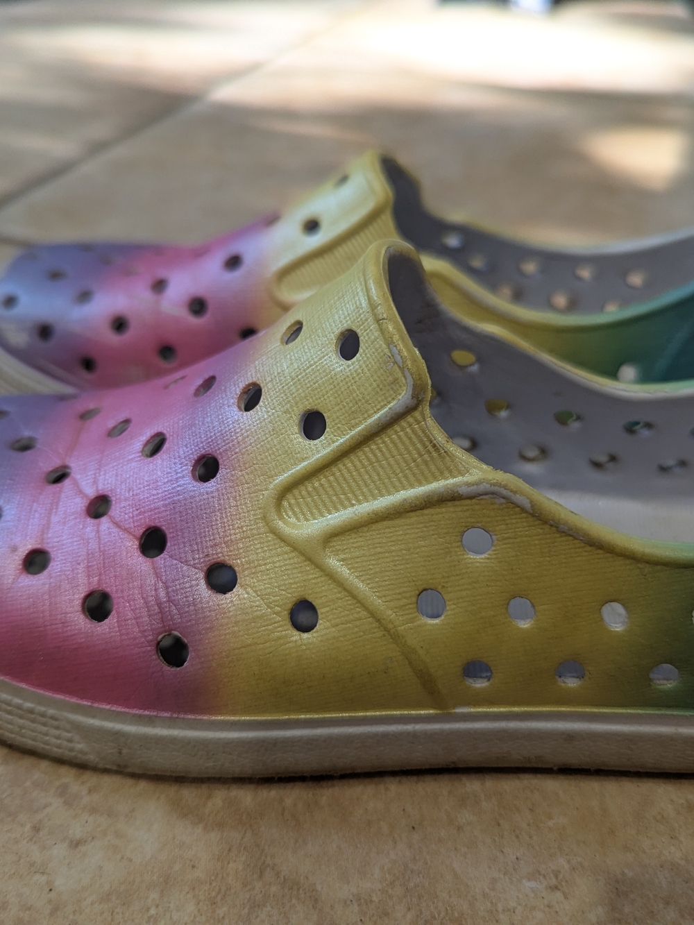 Girls Rainbow Croc-style Shoe